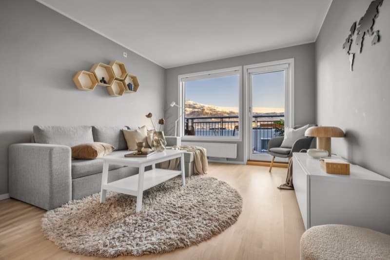 Listing photo — staged apartment